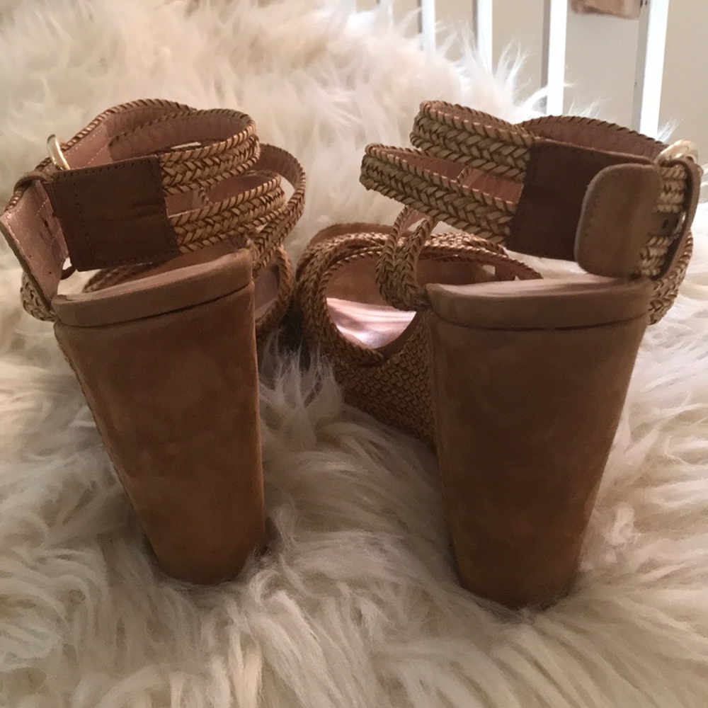 Stuart Weitzman - Picture 4 of 8